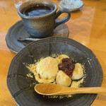 蕎麦きり つちのこ - きな粉の効いた白玉クリーム餡蜜。