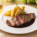 Grilled US Angus beef sirloin (150g) Red wine sauce French fries