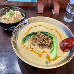 金ゴマ たんたんたん麺 樂 - 