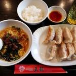 王龍 - 餃子と小麺