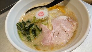 Tenrai ken - 2023年1月限定 新春味噌ラーメン(900円) 信州味噌と野沢菜がいい味出してる。新春と信州をかけているのね、、、ちょい思ったのが、もちろん美味しいんだけど、この麺は個人的に味噌には合わないかも