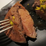 フロリレージュ - フォアグラの上はなんとブータンノワールを使ったパンケーキです。