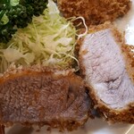 とんかつ燕楽 - ヒレカツ（断面）