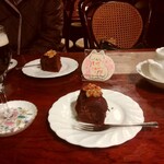 シティーライト - 琥珀の女王、ノアケーキ、奥はノアール、ノアケーキ。