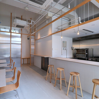 肩肘張らずに楽しめる開放感あふれる空間はお祝いや会食に