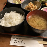 おがわ - ご飯と味噌汁はおかわりできる