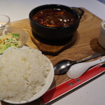 四川料理刀削麺 川府 - ランチの石鍋麻婆豆腐