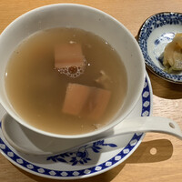 喜記 銀座店 - まずは薬膳スープと搾菜が到着