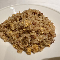 家寶 跳龍門 - 干し鮑の煮汁を入れた干しイカと鶏肉の炒飯 独特で他にない深い味わい 家寶 跳龍門 - 干し鮑の煮汁を入れた干しイカと鶏肉の炒飯 独特で他にない深い味わい