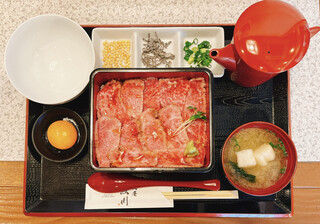 肉屋 黒川 - 極上ステーキ重+卵黄+肉まぶしセット