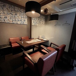 Enjoy a relaxing meal in a semi-private room ◎ A stylish space where you can relax on your own