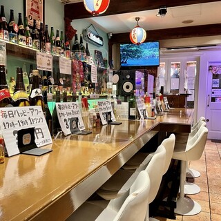 お一人様大歓迎！スタッフとの会話も楽しいカウンター席。人気のお席です。