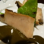 帰燕 - 蒸し鮑の肝ソース添え
