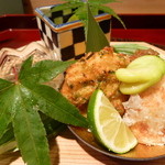 帰燕 - 八寸：じゅんさい・グリーンアスパラの白和え・ホタテの南蛮揚げ・とうもろこしのしんじょ揚げ・ロースとビーフ・出汁巻き玉子