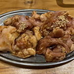 鶏豚焼肉 牛ホルモン酒場 森田商店 - ジューシー鶏カルビ・ぷりぷりのせせり