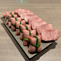 うし松 - 特選黒毛和牛タン元・名物“縛りタン”