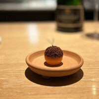 マンサルヴァ - 病み付きのアミューズ。
                    金柑の爽やかさとフォワグラやカカオのコクが、本当に絶妙なんです！
                    年に一回しか食べられないなんて、寂し過ぎます（笑）。