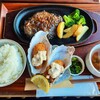 RIVER CAFE - ゴツゴツ肉肉しい牛100％粗挽きハンバーグ150gに牡蠣フライが2つ、サラダにおかわり自由のご飯＆みそ汁付き♪ハンバーグ＆牡蠣フライ1,100円