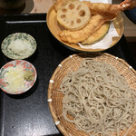 Teuchi Soba Miyagawa - 海老と野菜の天ぷらそば