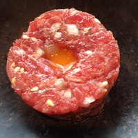 焼肉うしごろ 銀座並木通り店 - 美しいユッケ