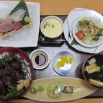 活魚料理一徳 - 牛ハラミ丼セット（７９８円）　刺身（＋２８０円）