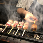 炭焼 おかげさん - 和歌山日高川産紀州備長炭で焼きあげていきます。