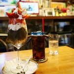 ヴァンヴェール珈琲 - 苺チョコパフェ(750円)