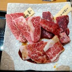 幸せの焼肉食べ放題 かみむら牧場 - 