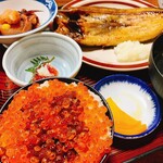 郷土料理 こふじ - 焼き魚定食（ホッケ）いくら丼バージョン