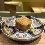 Kitashinchi Tsukishiro - 自家製胡麻豆腐
      練り胡麻と出汁で時間をかけて練り上げてます。