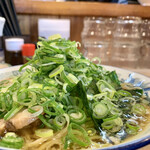 中華蕎麦 春馬 - 九条ねぎトッピングで〜す