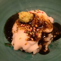 笹組 調整 - ①蒸し虎河豚白子(山口県下関産)、生海苔餡掛け、こしひかり(広島県産)のマイクロ丼
                    炭火焼きでなく皮のもちもち感や張りは無い
                    白子のコクだけで勝負すべきだが生海苔を加える意味は味の補完だろう
