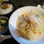 琴ヶ梅 - 「冷し担々麺」900円也。