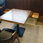 DOG CAFE ユズイロ - こちらのテーブル席に座りました(^^)v