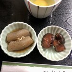 Shokudou Irokawa - 「朝ごはんセット(玉子かけごはん)」(400円)の小鉢とつけ物