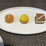 レストラン ラ・フロレゾン・ドゥ・タケウチ - LE CAFÉ ET SES PETIT’S FOURS