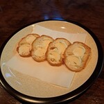 SAVOY - チャージかわりのクリームチーズのカナッペ。