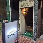 SAVOY - お店は繁華街のビルの二階にある。