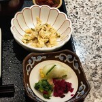 日本料理 魚久 - この日の小鉢はお新香・湯葉＆筍の和え物・生姜の漬物