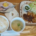 Uchi Kafe - ぶた肉の玉ねぎソース1000円