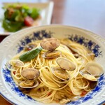 “蛤蜊白酒蛤蜊意大利面沙拉套餐”