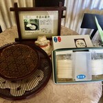 種久商店 - 手づめ最中・ディスプレイ