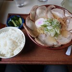 まつや食堂 - チャーシュー麺（塩）1050円＋麺大盛り120円＋ライス180円