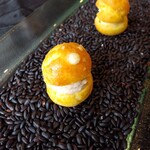 cafe Ondo - アミューズブーシュ　サーモンとグリエールチーズのプチシュー