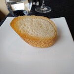 cafe Ondo - お肉料理の時に供されるパン