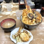 豊野丼 - 黄金丼¥1300、味噌汁¥100（別皿はスペシャルサービス）
