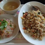 タイ食堂 サワディー - ランチ 豚肉チャーハン 500円、春雨サラダ 300円