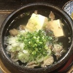 牛すじと肉うどん｢茂｣ - 料理写真:名物料理の牛すじ煮込みです。お好みで七味唐辛子や柚子胡椒と共にどうそ。