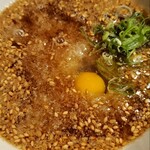 麺匠の心つくし つるとんたん - おつゆにはすりごま、うずら、ねぎ、大根おろしを投入！