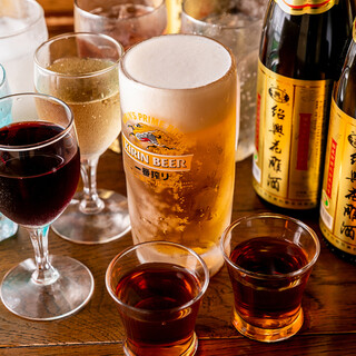 中国各地的当地酒也很丰富。加入啤酒的“无限畅饮”也是一大卖点◎
